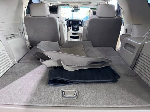 Used 2019 Cadillac Escalade Luxury image 28