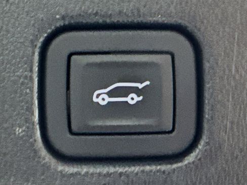 Used 2025 GMC Acadia Elevation image 29