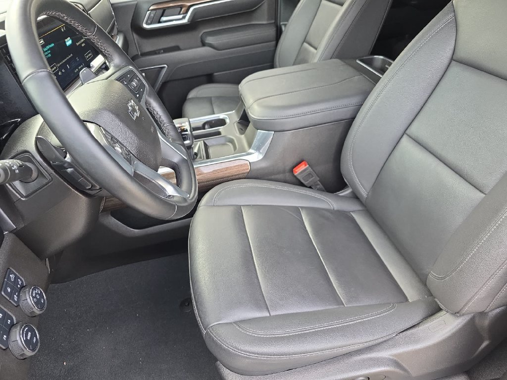 Used 2025 Chevrolet Silverado 1500 RST AWD/4WD image 13