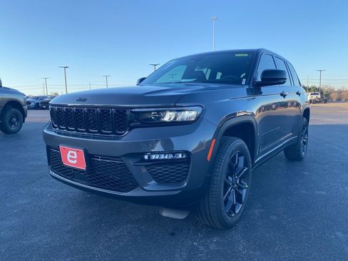 New 2025 Jeep Grand Cherokee Limited image 3