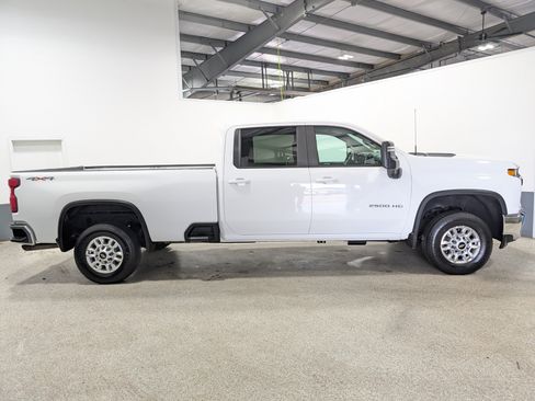 Used 2020 Chevrolet Silverado 2500 LT AWD/4WD image 2