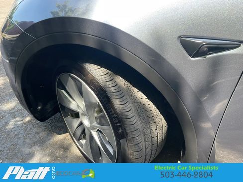 Used 2023 Tesla Model Y Long Range AWD/4WD image 19