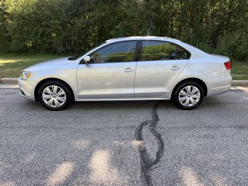 Used 2014 Volkswagen Jetta SE FWD image 2
