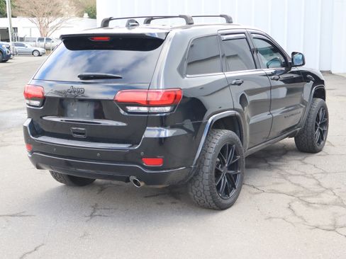 Used 2018 Jeep Grand Cherokee Altitude image 10