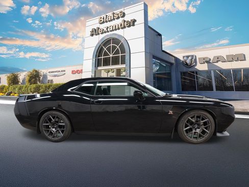 Used 2016 Dodge Challenger R/T Scat Pack RWD image 2
