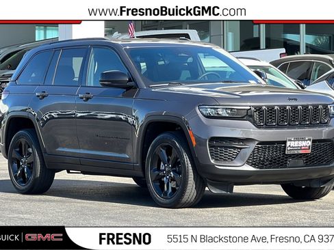 Used 2023 Jeep Grand Cherokee Laredo AWD/4WD image 1