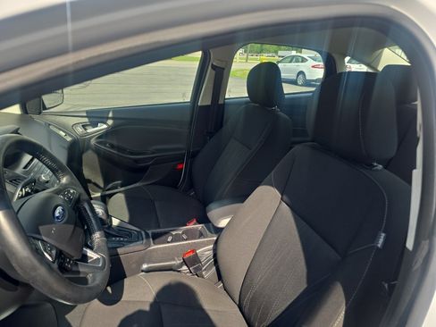 Used 2017 Ford Focus SE w/ Cold Weather Package FWD image 6