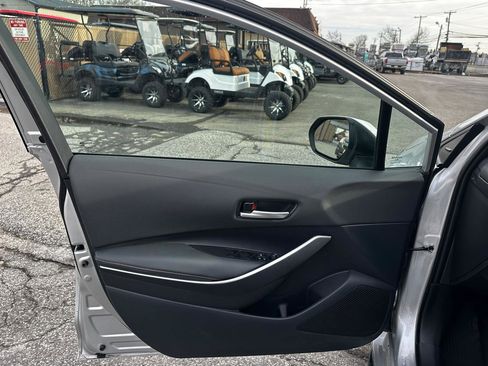 Used 2025 Toyota Corolla SE w/ Convenience Package image 18