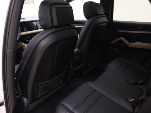 Used 2024 Porsche Cayenne Coupe image 23