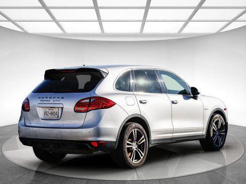 Used 2011 Porsche Cayenne S image 3