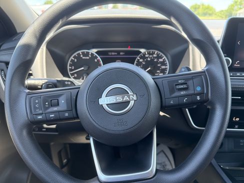 Used 2024 Nissan Rogue SV AWD/4WD image 17
