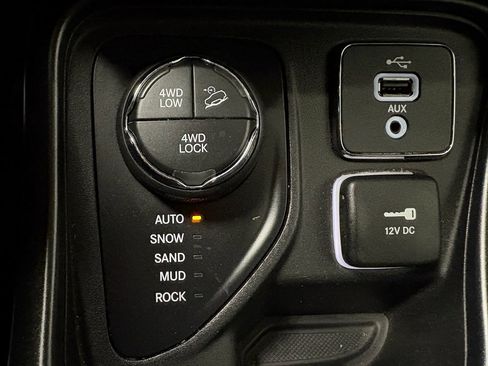 Used 2018 Jeep Compass Trailhawk w/ Cold Weather Group image 22