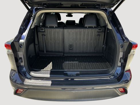 Used 2023 Toyota Highlander XLE FWD image 25