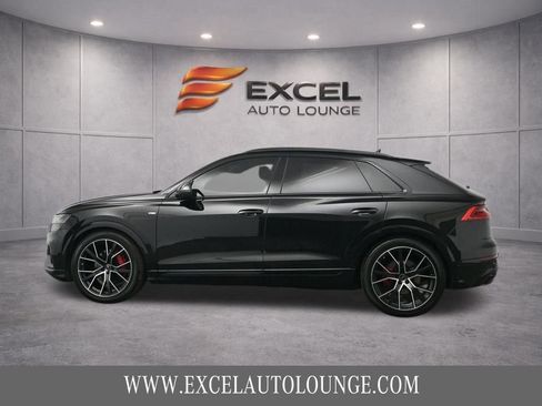 Used 2023 Audi Q8 Prestige w/ Prestige Package AWD/4WD image 3