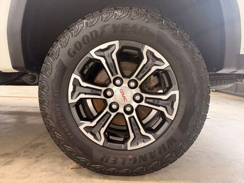Used 2023 GMC Canyon AT4 w/ AT4 Premium Package AWD/4WD image 17