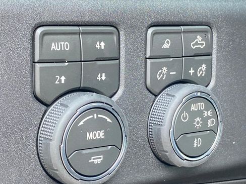 New 2026 Chevrolet Silverado 1500 High Country w/ Technology Package AWD/4WD image 19