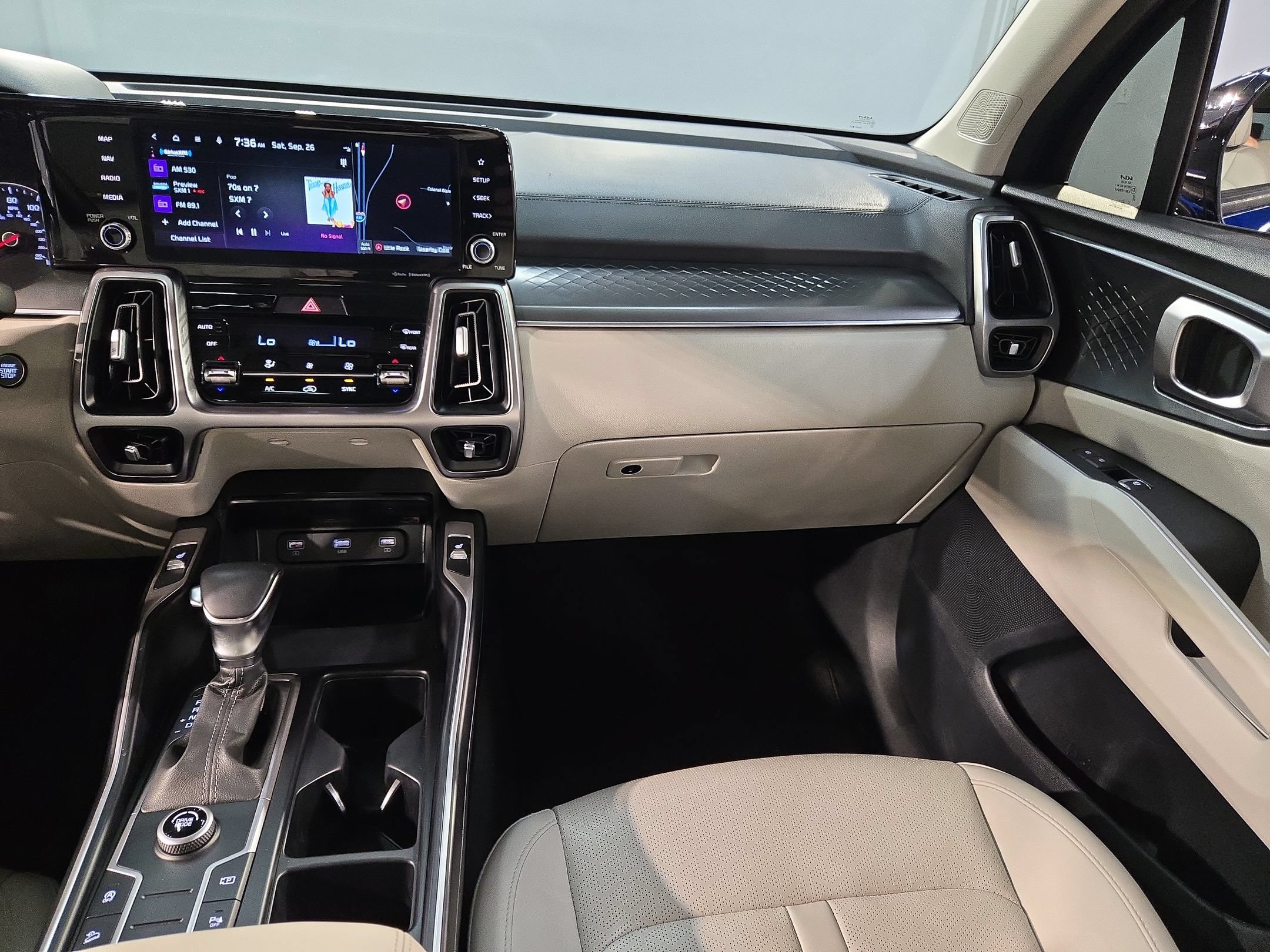Used 2022 Kia Sorento S w/ Panoramic Sunroof Package FWD image 11