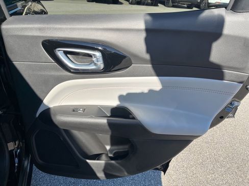 New 2025 Jeep Compass Limited image 12