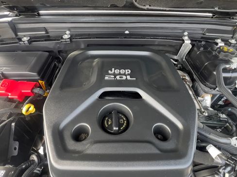 Used 2022 Jeep Wrangler Unlimited Sahara w/ Cold Weather Group AWD/4WD image 60