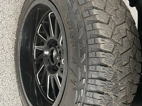 Used 2017 Nissan Titan SV image 18