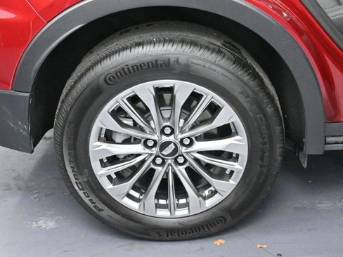 Used 2025 Cadillac XT4 Premium Luxury image 33