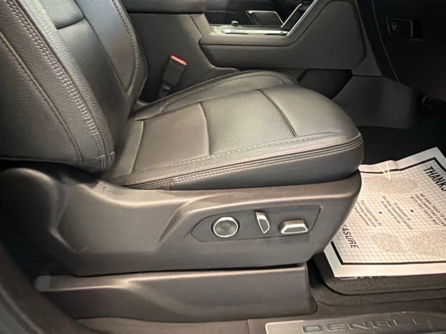 Used 2025 GMC Sierra 3500 Denali w/ Denali Reserve Package AWD/4WD image 18