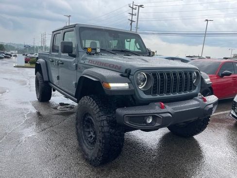 Used 2025 Jeep Gladiator Rubicon w/ Convenience Group AWD/4WD image 3