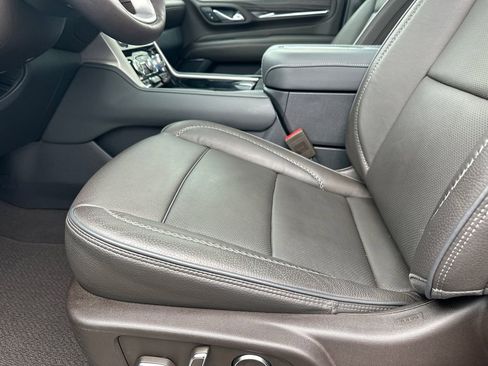 Used 2023 GMC Yukon XL Denali w/ Denali Reserve Package image 10