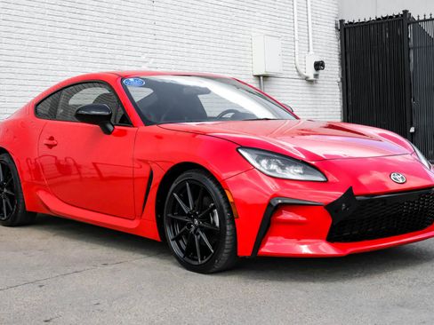 Used 2024 Toyota GR86 Premium RWD image 5