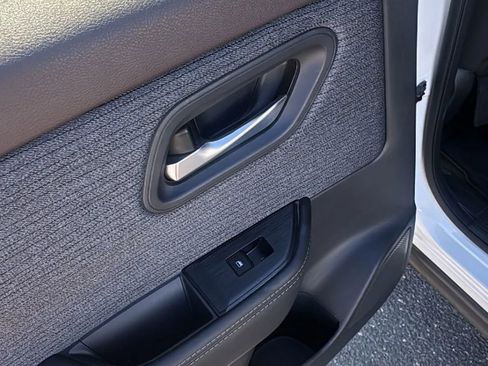 Used 2021 Nissan Rogue SV image 14