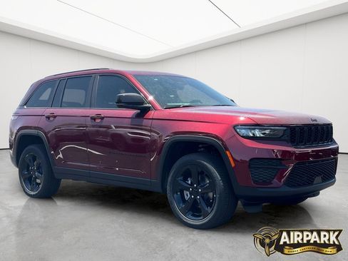 New 2025 Jeep Grand Cherokee Altitude AWD/4WD image 9