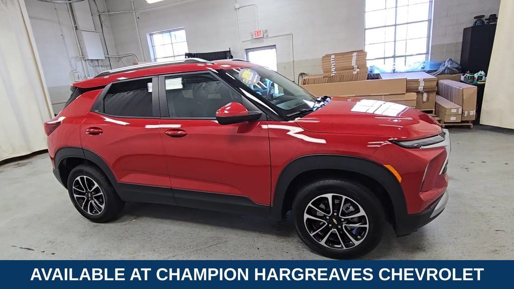 Used 2026 Chevrolet TrailBlazer LT AWD/4WD image 2