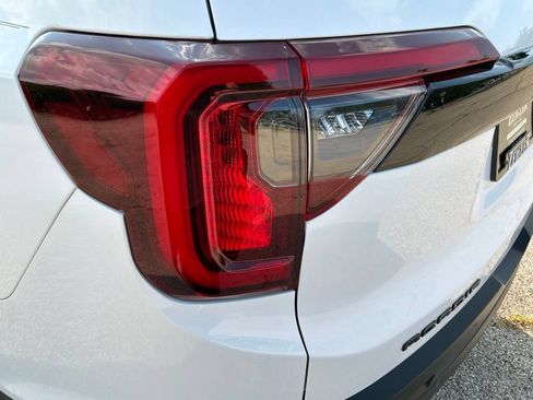 Used 2023 GMC Acadia SLT w/ Elevation Edition FWD image 14