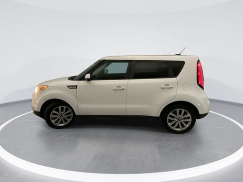 Used 2018 Kia Soul + FWD image 9