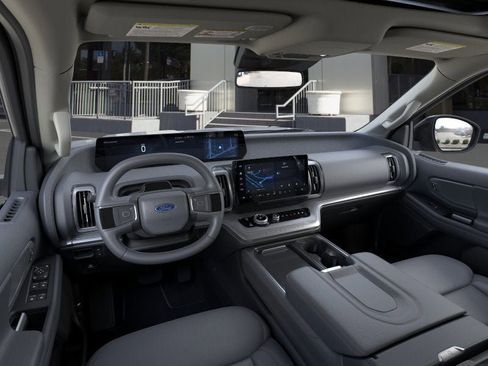 New 2026 Ford Expedition Active image 9