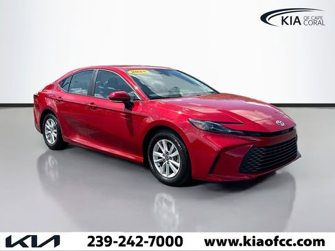 Used 2025 Toyota Camry LE w/ Convenience Package image 7