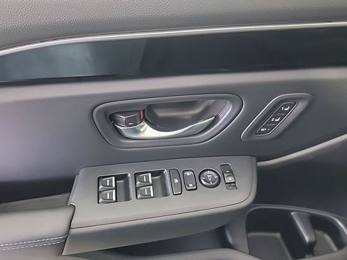 Certified 2025 Honda Pilot Touring image 36