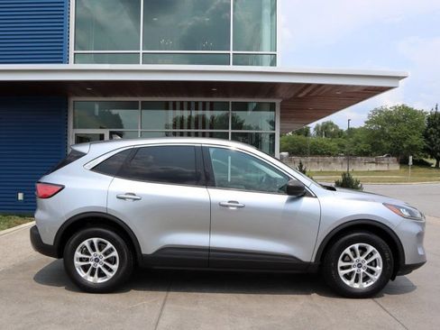 Used 2022 Ford Escape SE AWD/4WD image 2