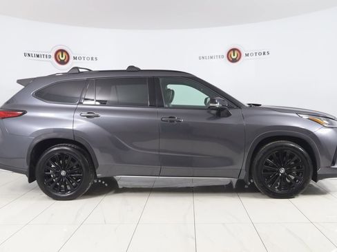 Used 2023 Toyota Highlander XSE image 2