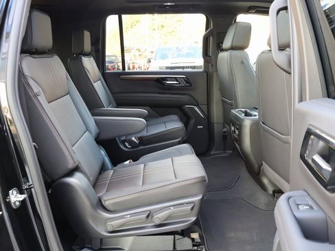 New 2025 Chevrolet Suburban High Country image 40