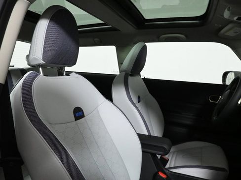 Used 2025 MINI Cooper 2-Door Hardtop image 33