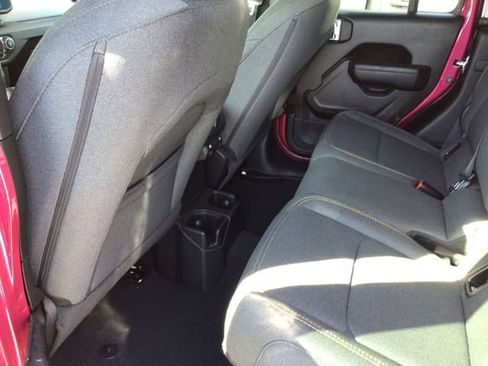Used 2024 Jeep Gladiator Sport AWD/4WD image 38