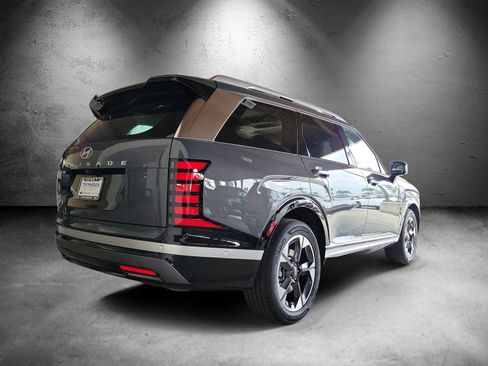 New 2026 Hyundai Palisade Limited FWD image 3