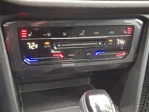 Used 2024 Volkswagen Tiguan SE R-Line image 16