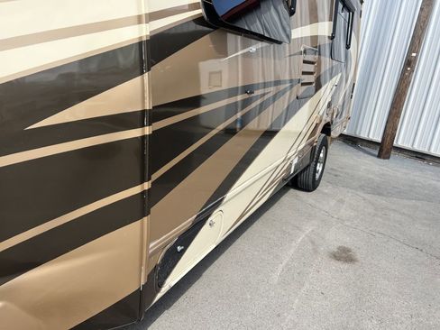 Used 2017 Ford E-450 and Econoline 450 Super Duty w/ Motorhome Prep Package RWD image 44