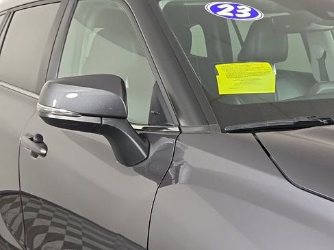 Used 2023 Toyota Highlander XLE image 6