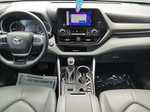 Used 2023 Toyota Highlander XLE FWD image 11