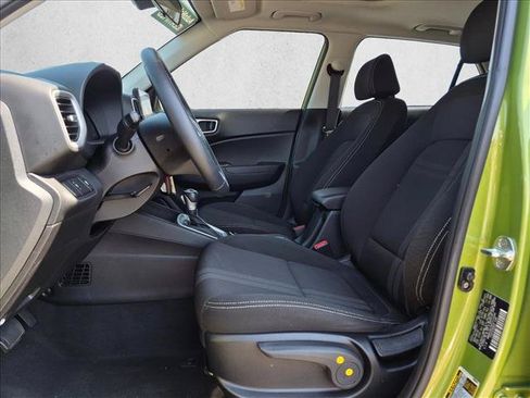 Used 2023 Hyundai Venue SEL FWD image 15