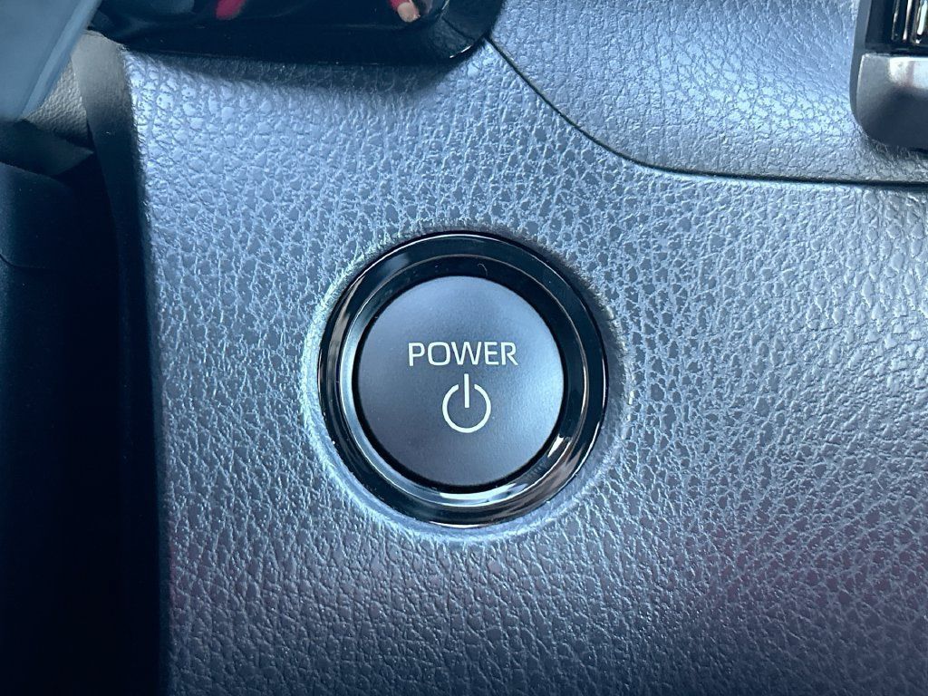 Used 2025 Toyota Camry SE FWD image 19