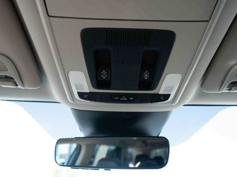 Used 2025 Honda Pilot Touring image 18